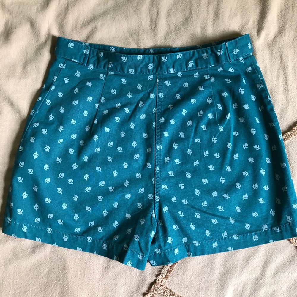 Kimchi Blue Urban Outfitters button front high waisted green retro shorts size 4 - Picture 2 of 9